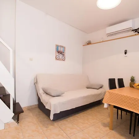 Oleander Apartment